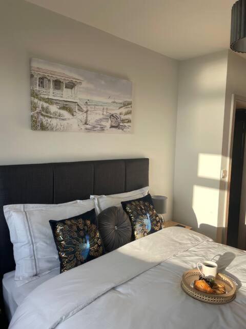 Spectacular 2 Bedroom Balcony Sea View Flat Скарборо Экстерьер фото